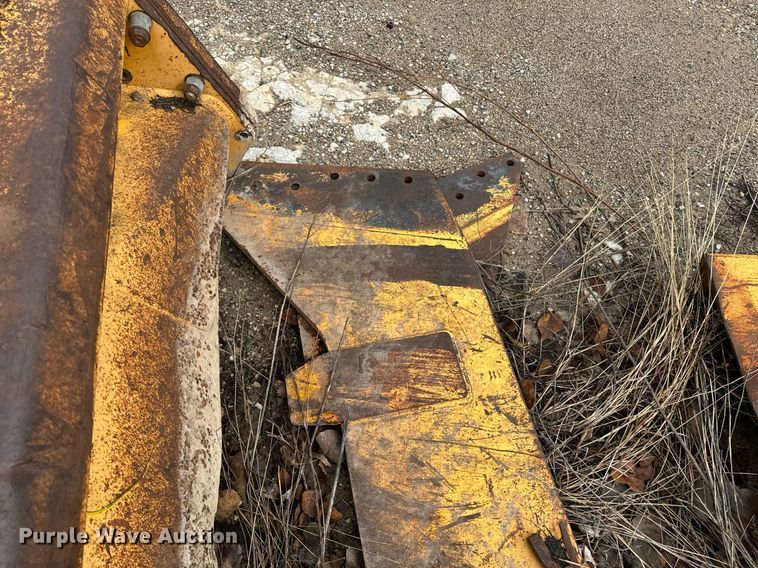 image for item EE7897 (4) Volvo haul truck tailgates