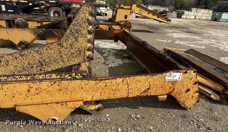 image for item EE7897 (4) Volvo haul truck tailgates