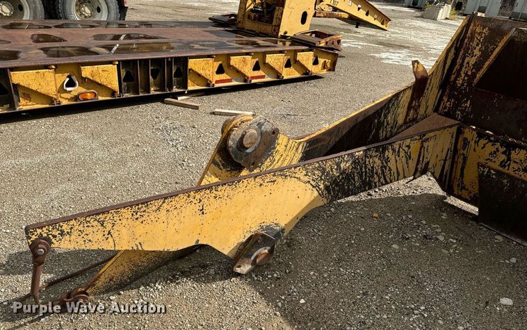 image for item EE7897 (4) Volvo haul truck tailgates