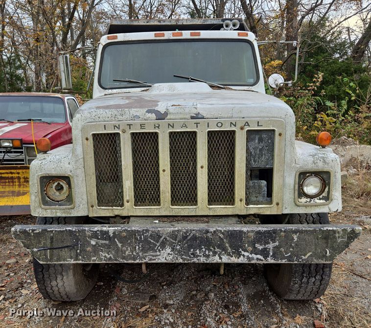 image for item EE8687 1978 International S2500 dump truck