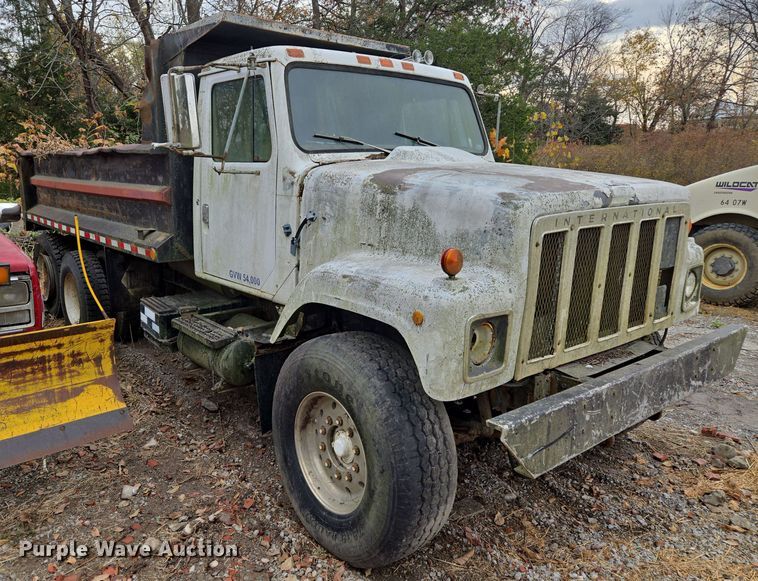 image for item EE8687 1978 International S2500 dump truck