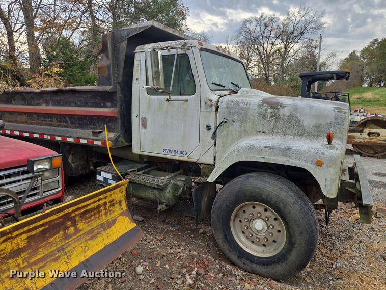image for item EE8687 1978 International S2500 dump truck