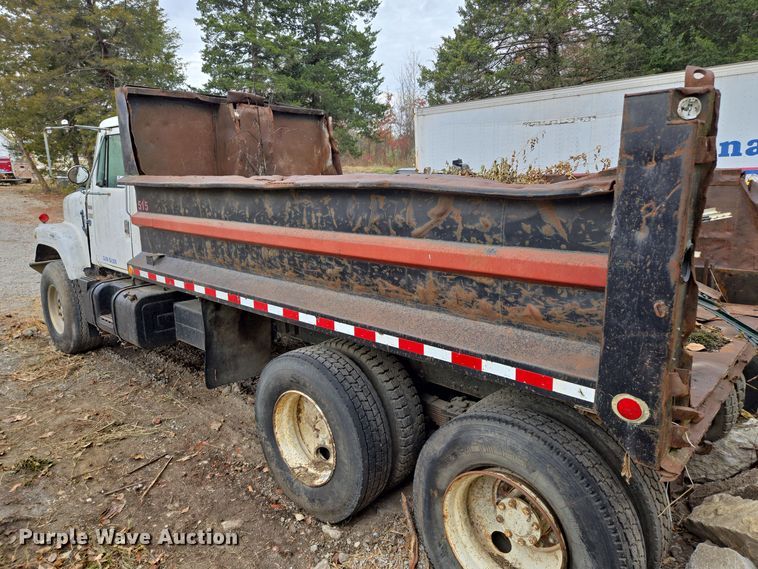 image for item EE8687 1978 International S2500 dump truck