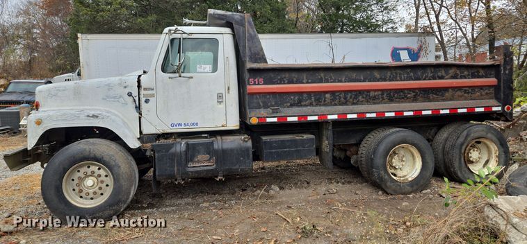 image for item EE8687 1978 International S2500 dump truck