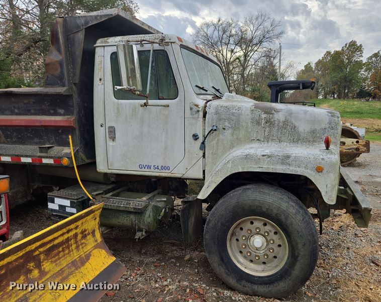 image for item EE8687 1978 International S2500 dump truck
