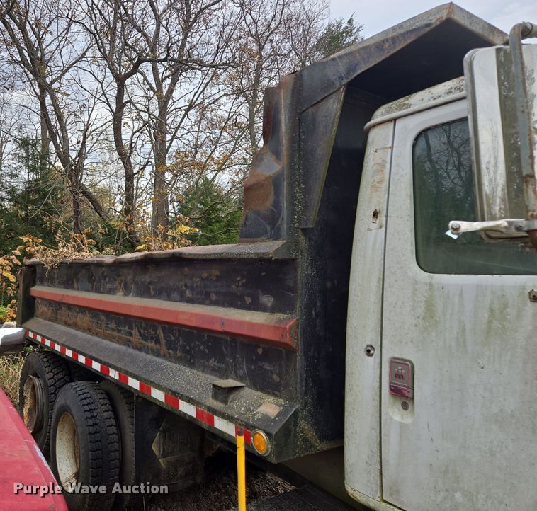 image for item EE8687 1978 International S2500 dump truck