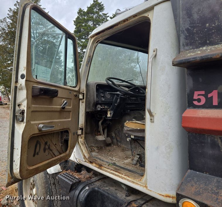image for item EE8687 1978 International S2500 dump truck