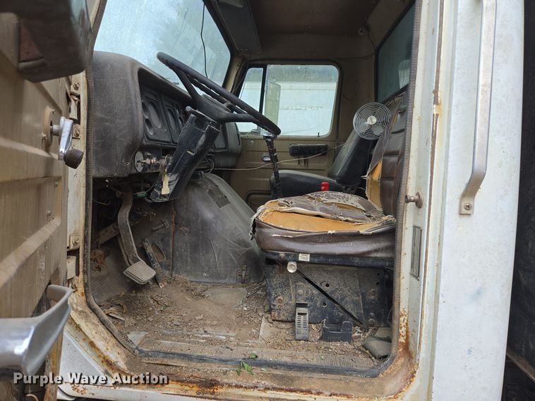 image for item EE8687 1978 International S2500 dump truck
