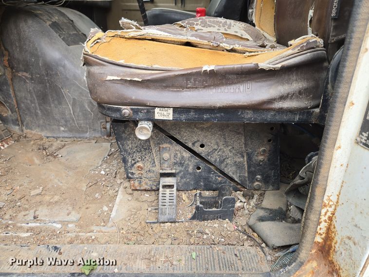 image for item EE8687 1978 International S2500 dump truck