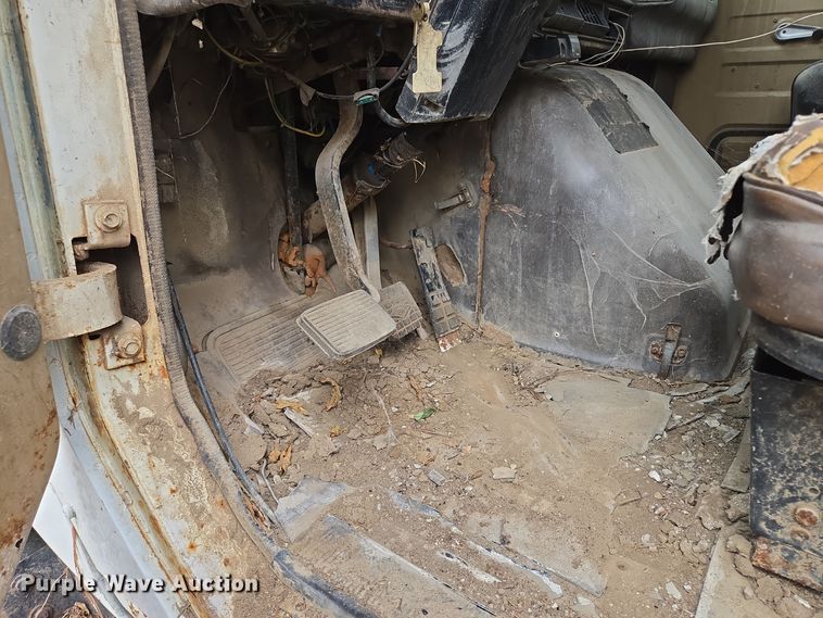 image for item EE8687 1978 International S2500 dump truck