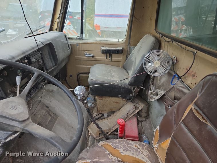 image for item EE8687 1978 International S2500 dump truck