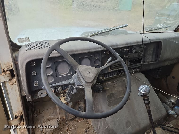 image for item EE8687 1978 International S2500 dump truck