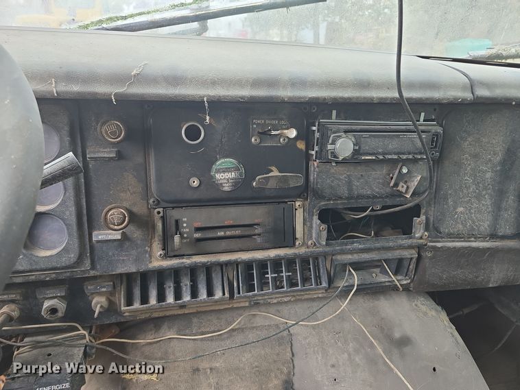 image for item EE8687 1978 International S2500 dump truck