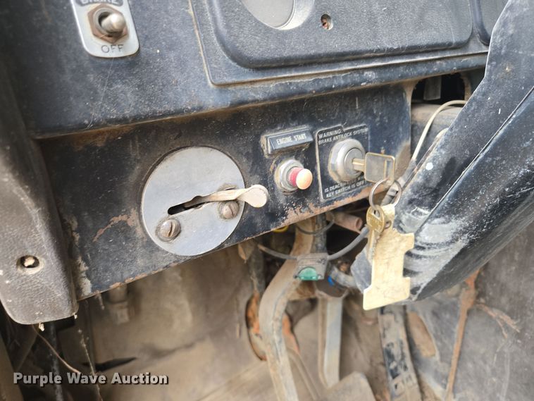 image for item EE8687 1978 International S2500 dump truck