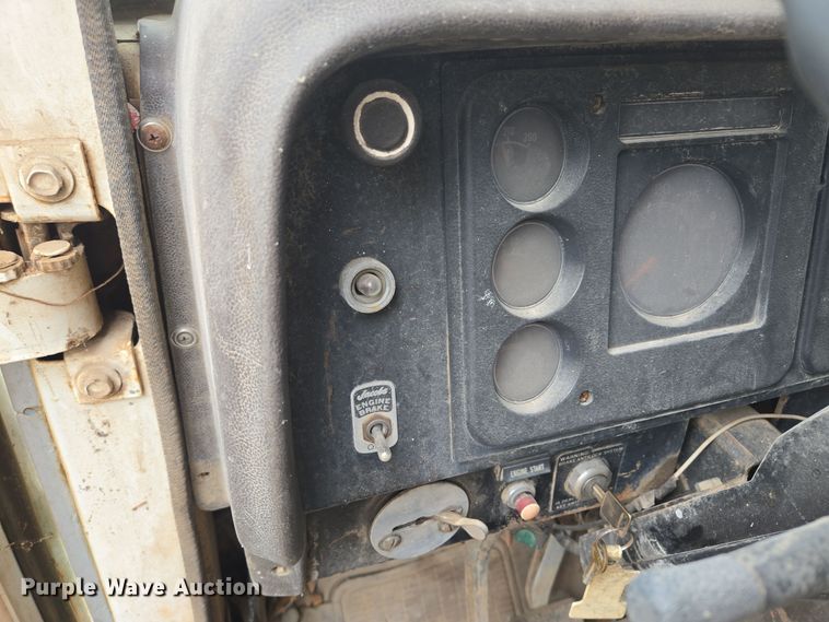 image for item EE8687 1978 International S2500 dump truck