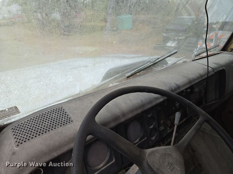 image for item EE8687 1978 International S2500 dump truck