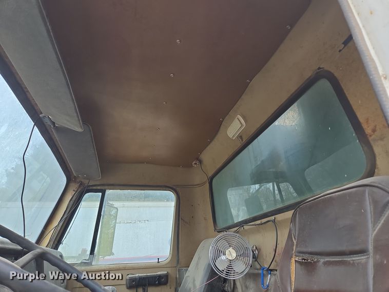 image for item EE8687 1978 International S2500 dump truck