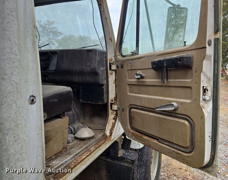 image for item EE8687 1978 International S2500 dump truck