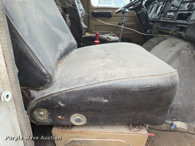 image for item EE8687 1978 International S2500 dump truck