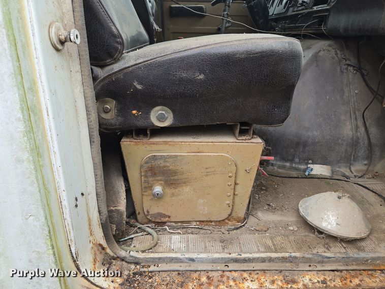 image for item EE8687 1978 International S2500 dump truck