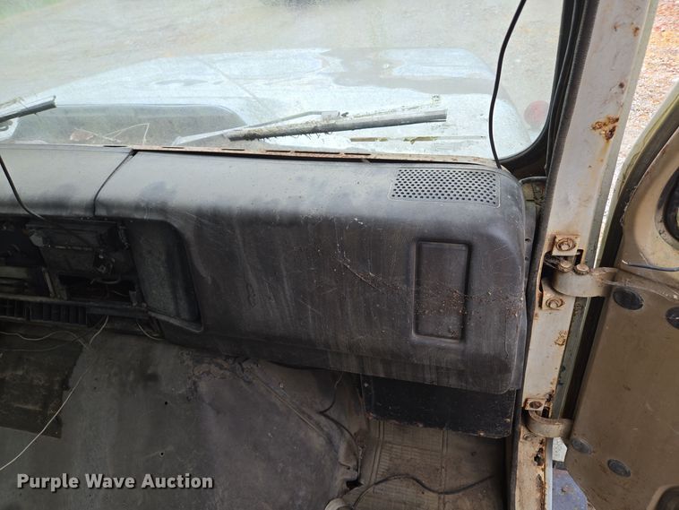 image for item EE8687 1978 International S2500 dump truck