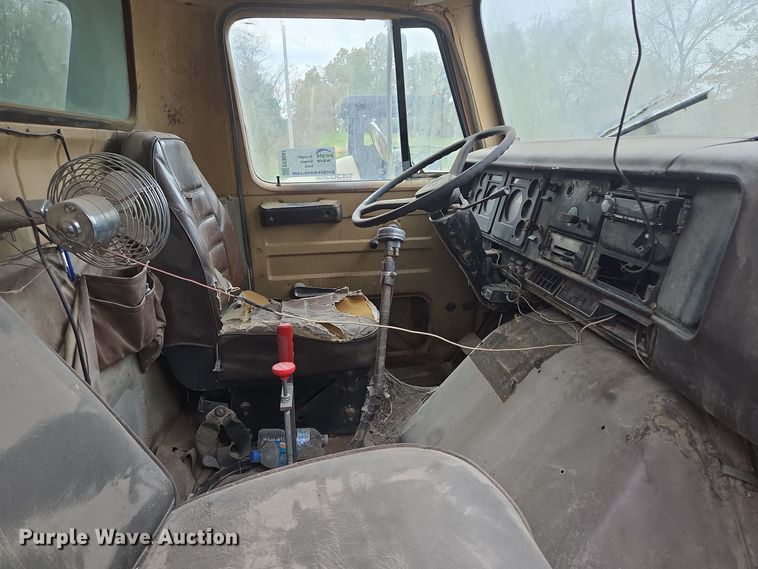 image for item EE8687 1978 International S2500 dump truck