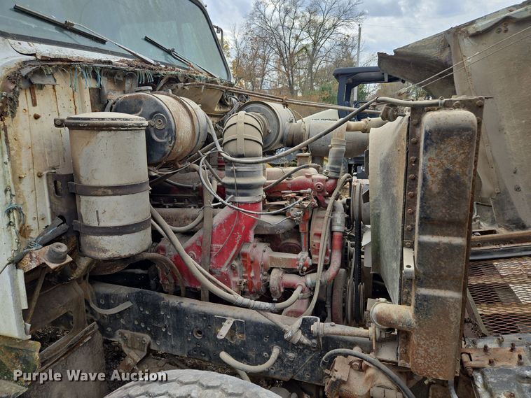 image for item EE8687 1978 International S2500 dump truck