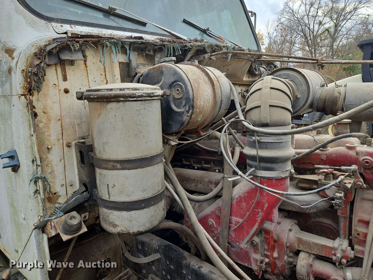 image for item EE8687 1978 International S2500 dump truck