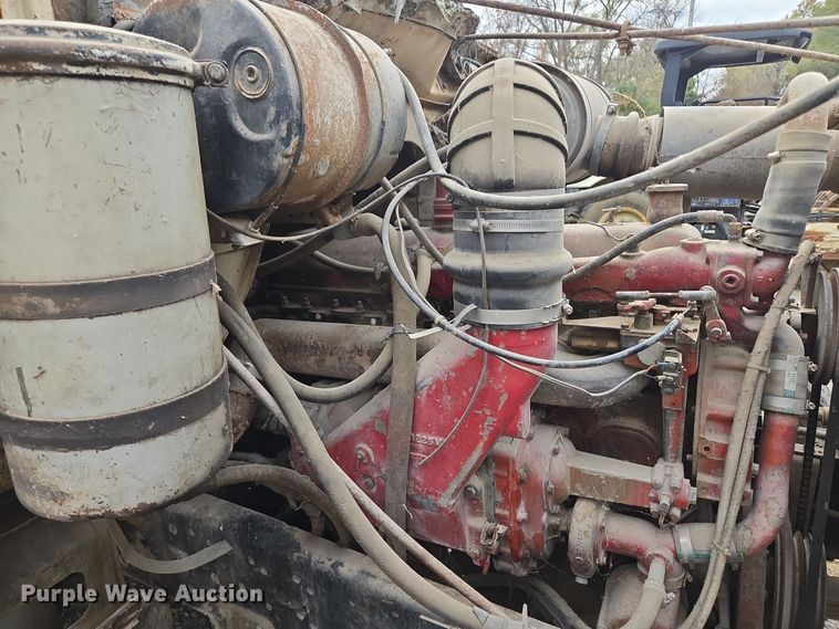 image for item EE8687 1978 International S2500 dump truck