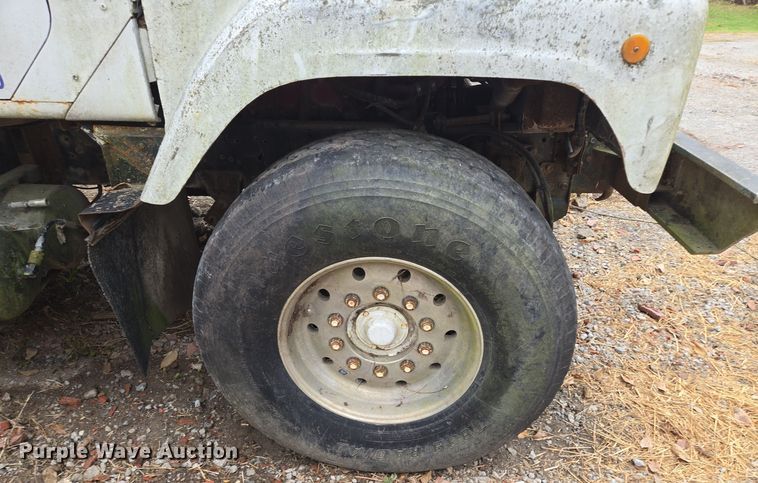 image for item EE8687 1978 International S2500 dump truck