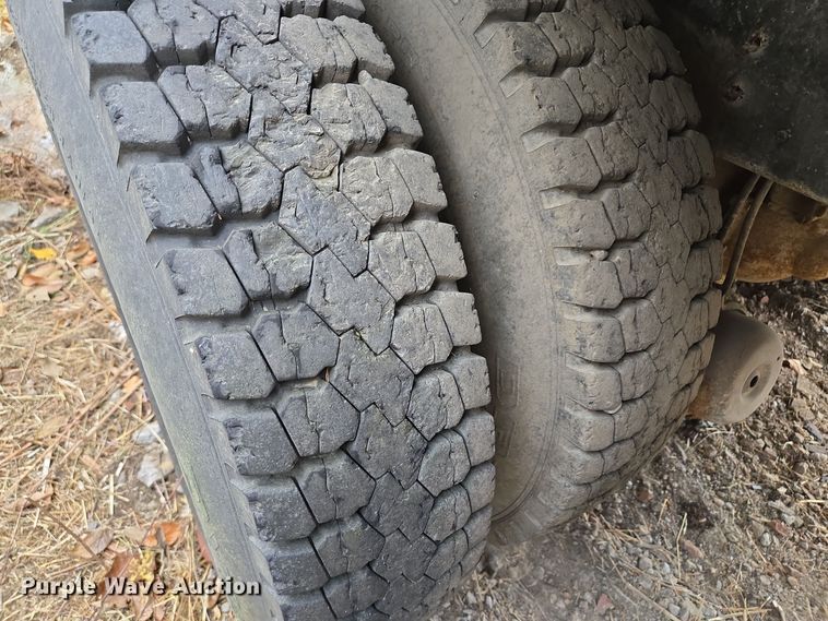 image for item EE8687 1978 International S2500 dump truck