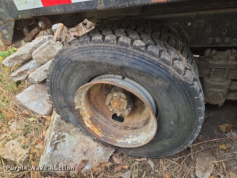 image for item EE8687 1978 International S2500 dump truck