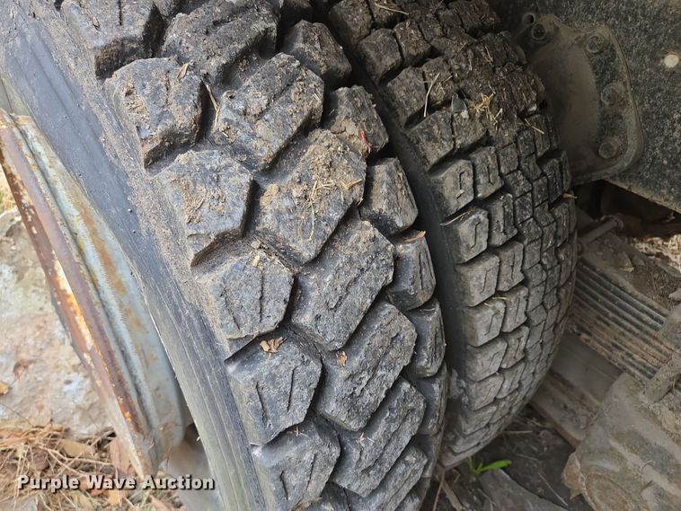 image for item EE8687 1978 International S2500 dump truck