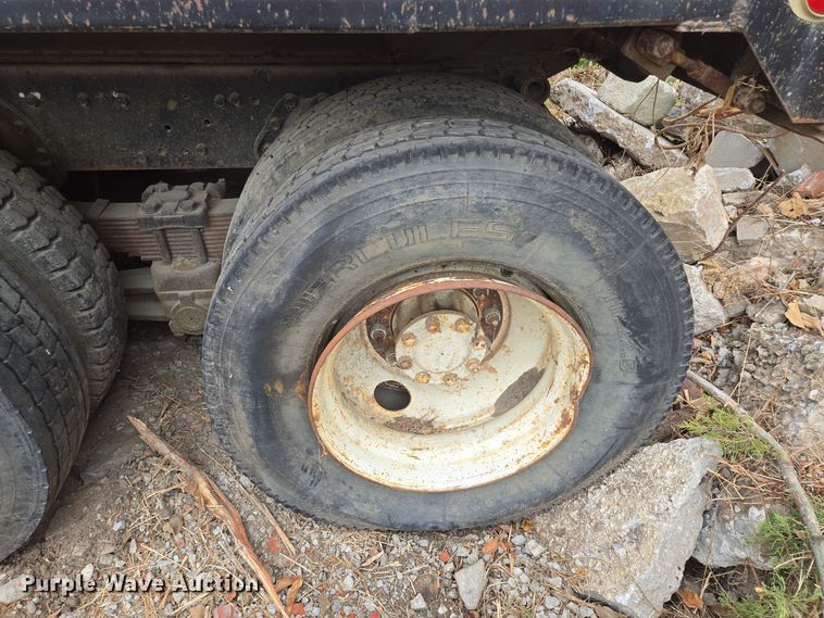 image for item EE8687 1978 International S2500 dump truck