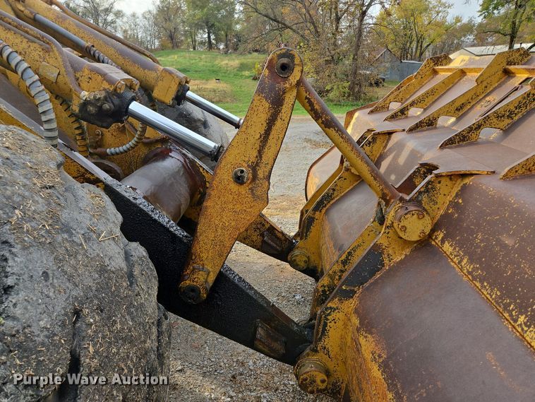 image for item EE8688 1974 Caterpillar 980 wheel loader