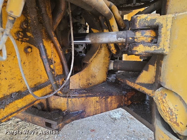 image for item EE8688 1974 Caterpillar 980 wheel loader