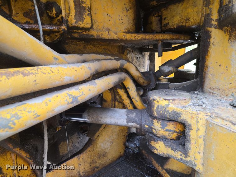 image for item EE8688 1974 Caterpillar 980 wheel loader