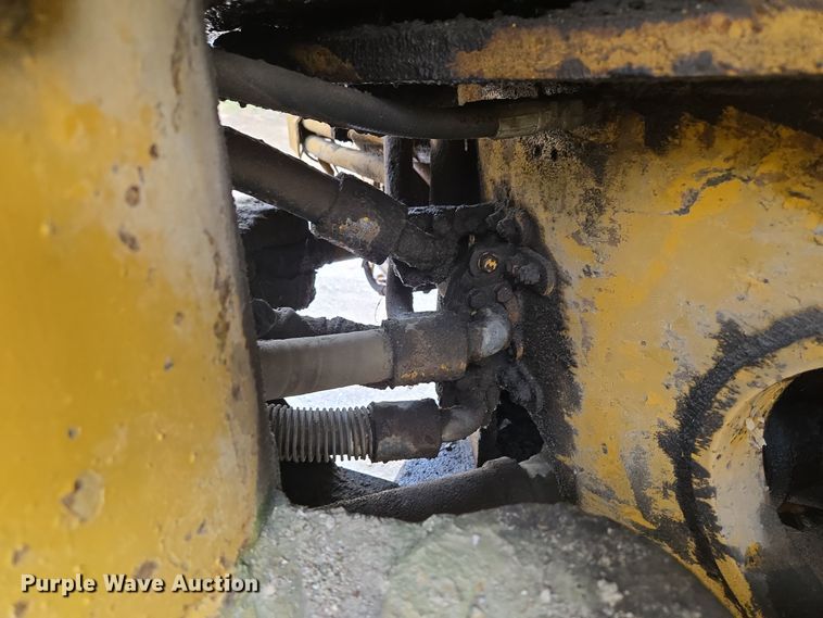 image for item EE8688 1974 Caterpillar 980 wheel loader