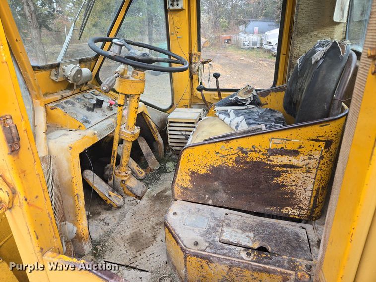 image for item EE8688 1974 Caterpillar 980 wheel loader