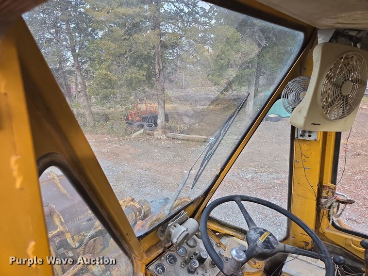 image for item EE8688 1974 Caterpillar 980 wheel loader