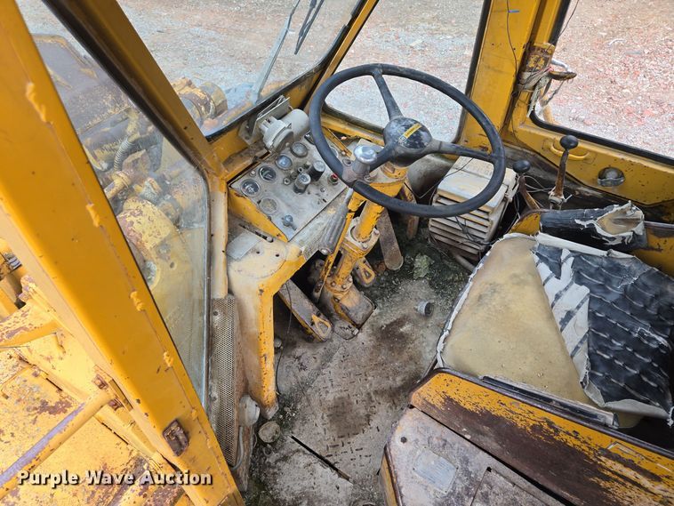 image for item EE8688 1974 Caterpillar 980 wheel loader