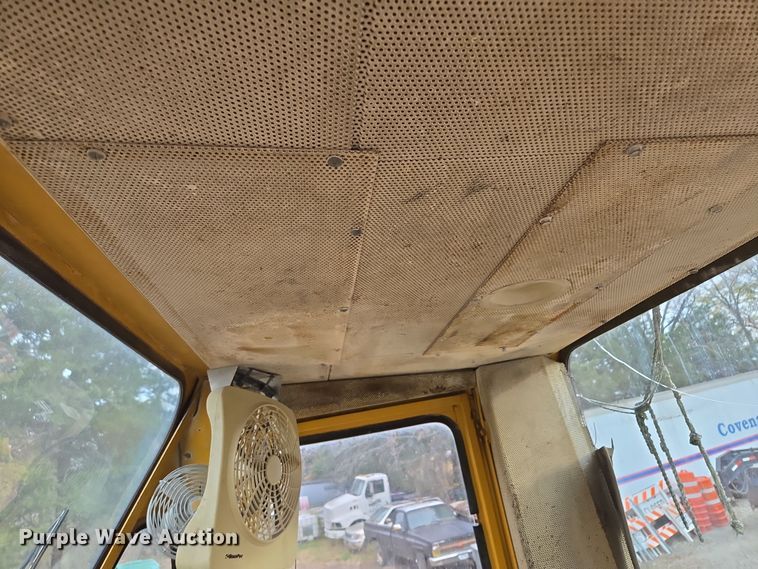 image for item EE8688 1974 Caterpillar 980 wheel loader