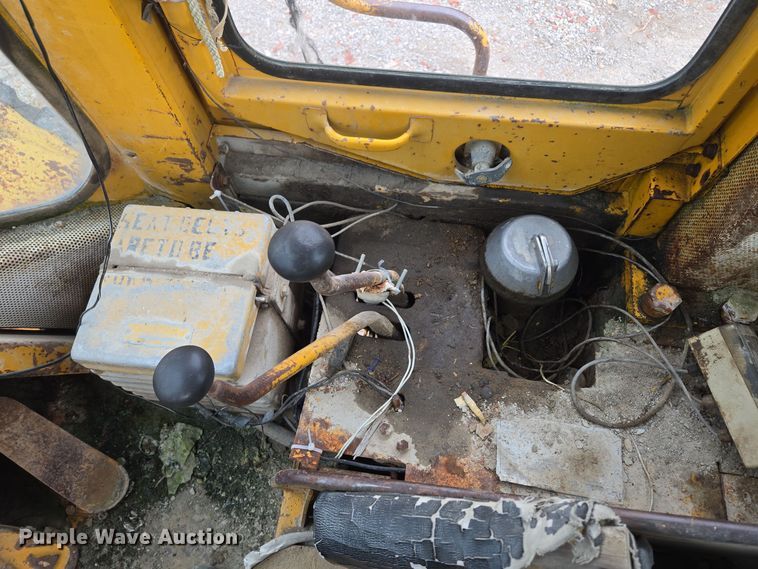 image for item EE8688 1974 Caterpillar 980 wheel loader