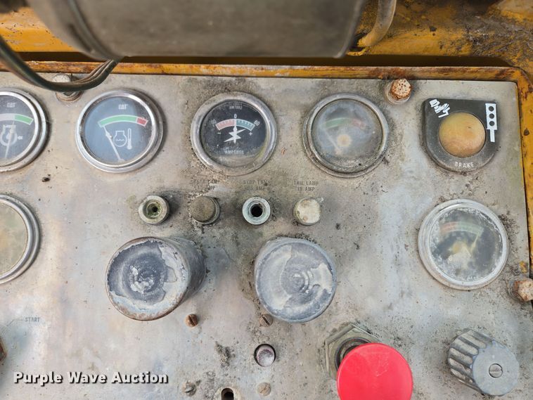 image for item EE8688 1974 Caterpillar 980 wheel loader