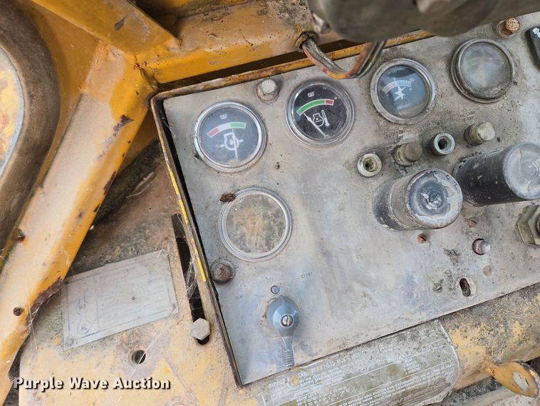 image for item EE8688 1974 Caterpillar 980 wheel loader
