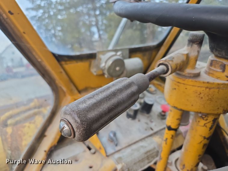 image for item EE8688 1974 Caterpillar 980 wheel loader