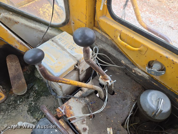 image for item EE8688 1974 Caterpillar 980 wheel loader