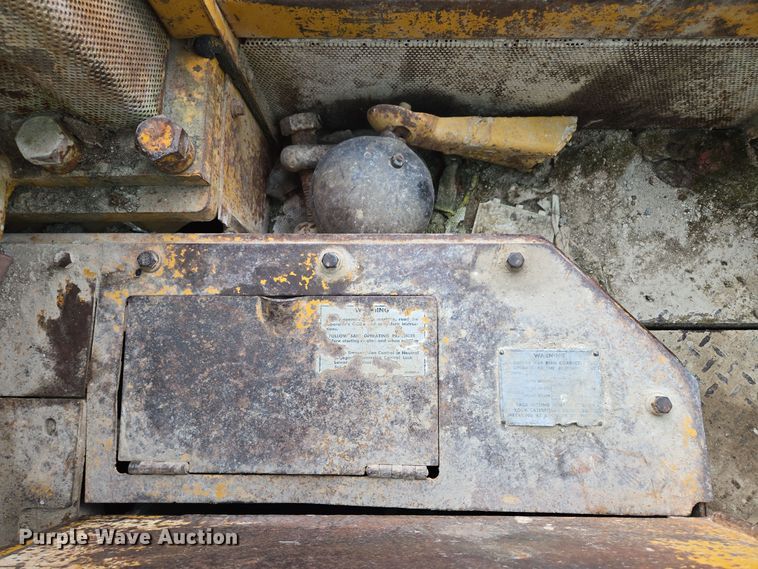 image for item EE8688 1974 Caterpillar 980 wheel loader