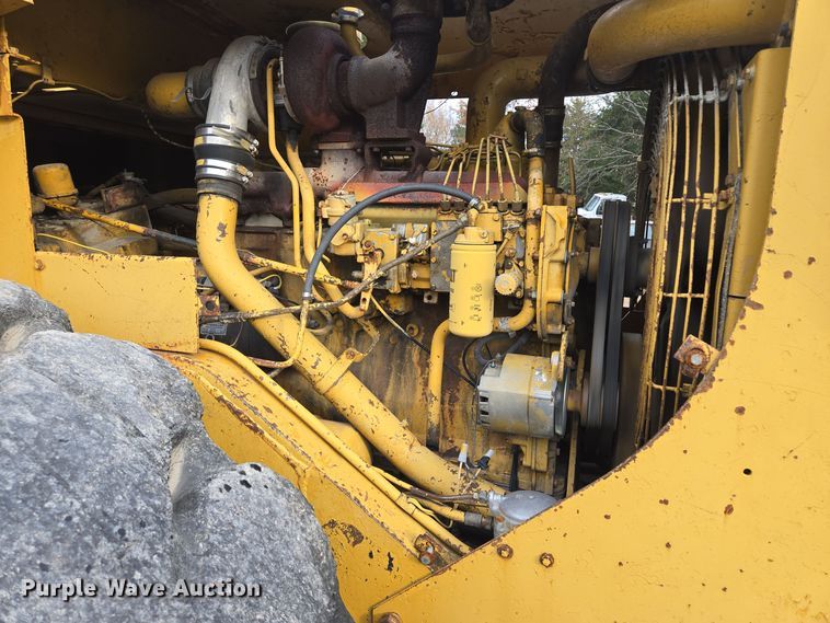 image for item EE8688 1974 Caterpillar 980 wheel loader