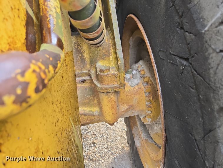 image for item EE8688 1974 Caterpillar 980 wheel loader